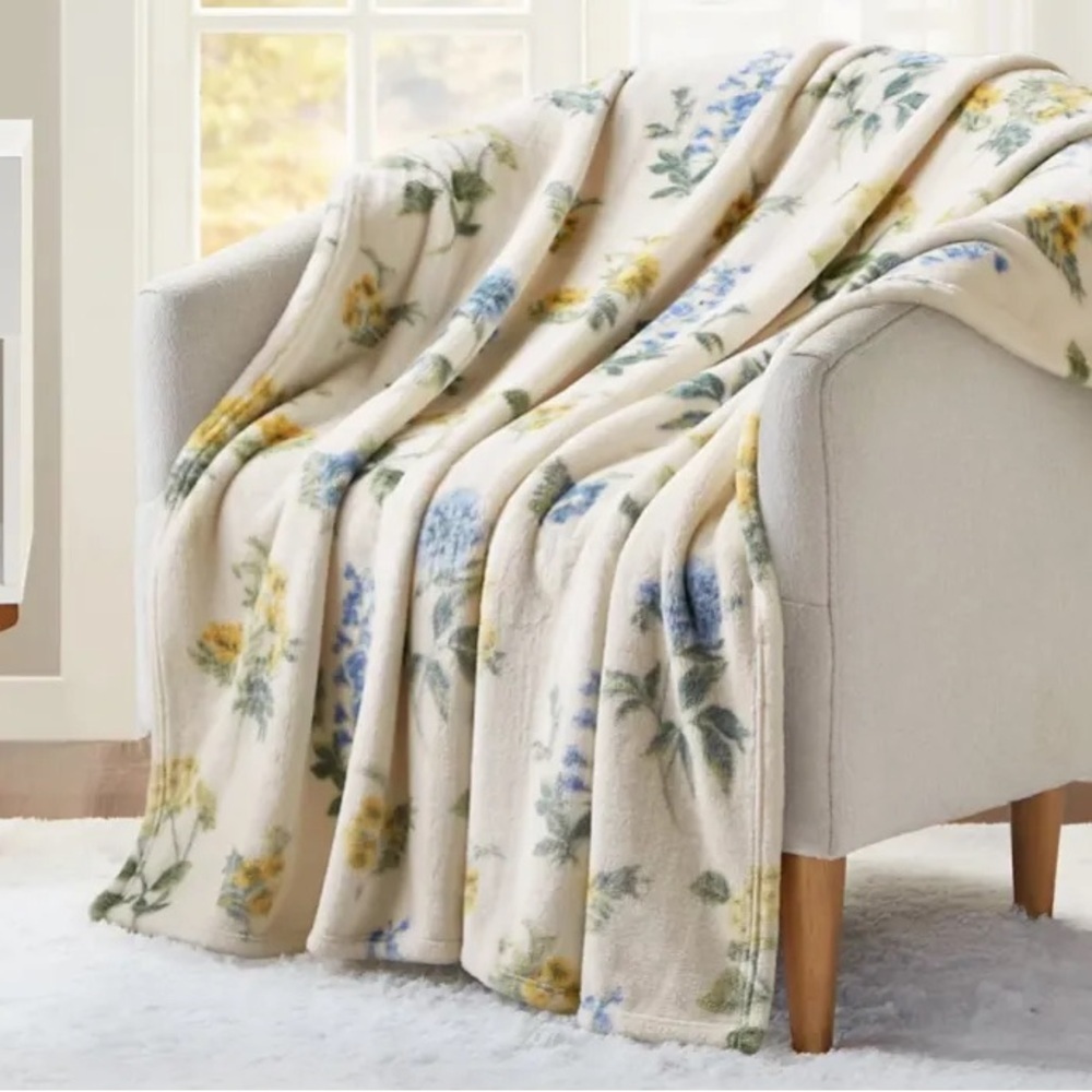 Cottage Cozy Plush Throw - White with Blue and Yellow Floral 50 x 70 NEW!